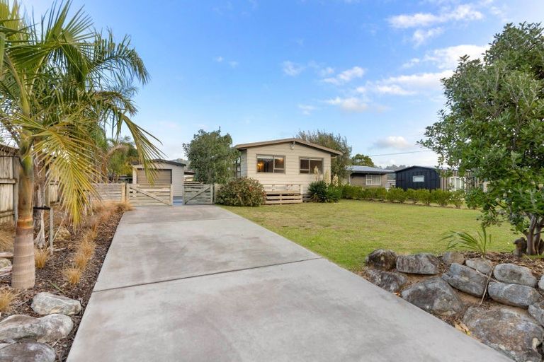 Photo of property in 316 Linton Crescent, Whangamata, 3620