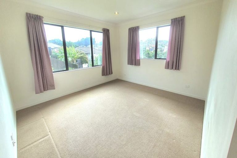 Photo of property in 35 Trotting Terrace, Fairview Heights, Auckland, 0632