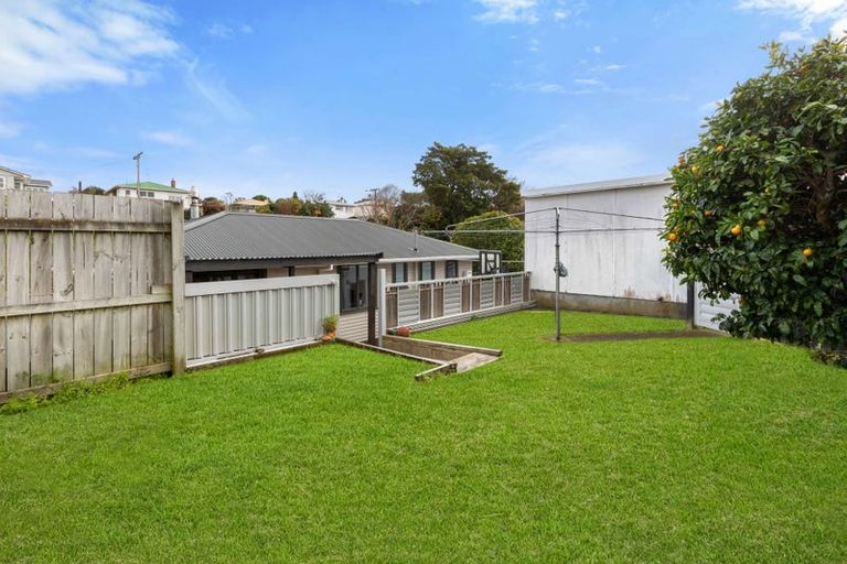 Photo of property in 57 Awanui Street, Merrilands, New Plymouth, 4312