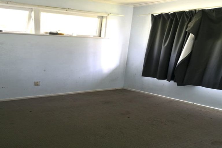 Photo of property in 28 Windrush Close, Mangere, Auckland, 2022