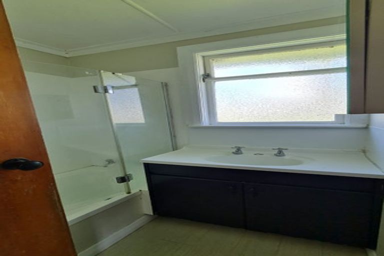 Photo of property in 8 Davidson Crescent, Tawa, Wellington, 5028