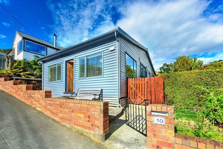 Photo of property in 10 Cornwall Road, Lyttelton, 8082