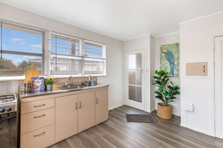 Photo of property in 27 Freyberg Street, Levin, 5510