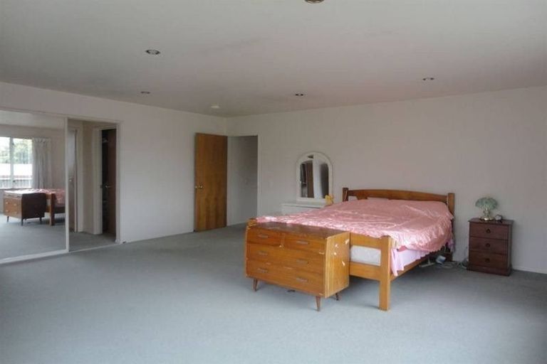 Photo of property in 94 Memorial Avenue, Ilam, Christchurch, 8053