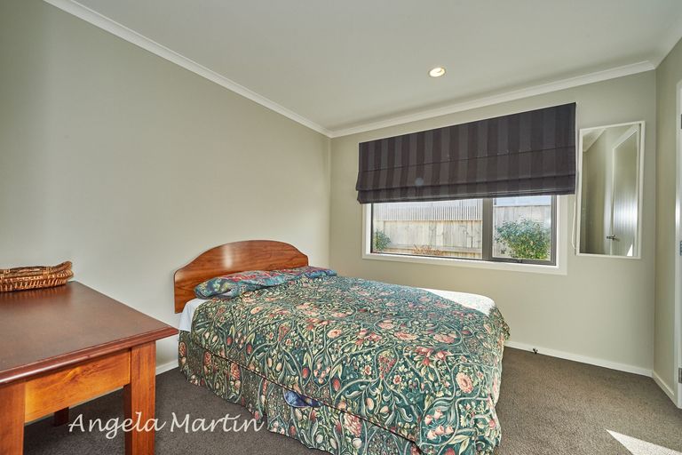Photo of property in 1 Cullen Court, Palmerston North, 4410