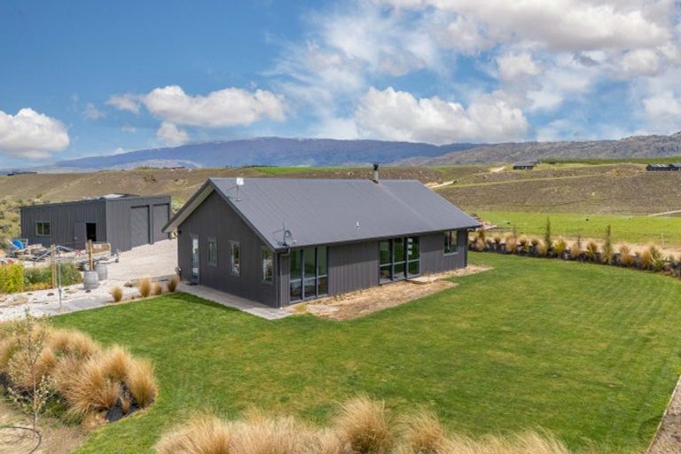 Photo of property in 27 Lapins Way, Waikerikeri, Alexandra, 9391