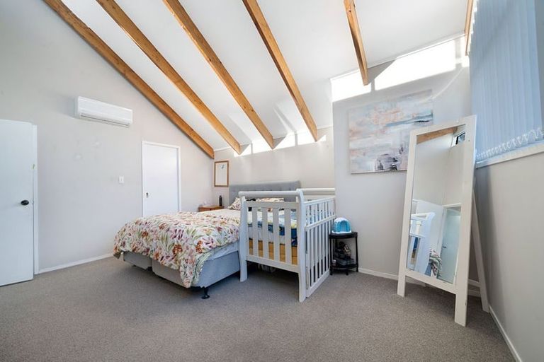 Photo of property in 2/46a Captain Scott Road, Glen Eden, Auckland, 0602