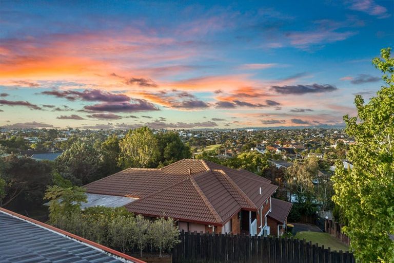 Photo of property in 7 Kerlin Crescent, West Harbour, Auckland, 0618