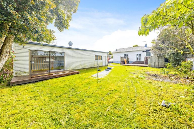 Photo of property in 2 Mckean Avenue, Manurewa, Auckland, 2102