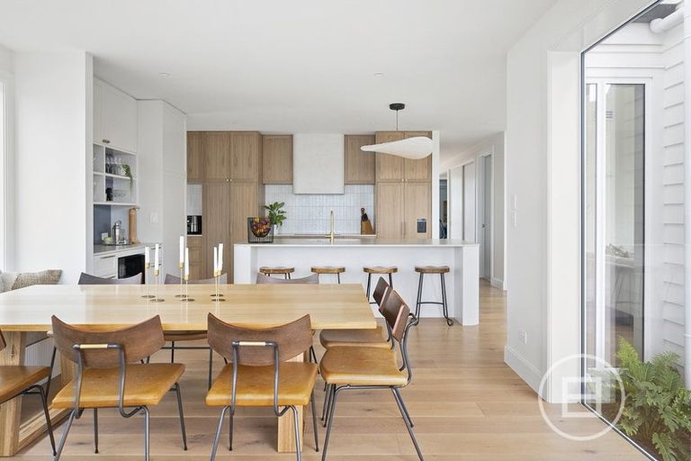 Photo of property in 15 Church Street, Northcote Point, Auckland, 0627