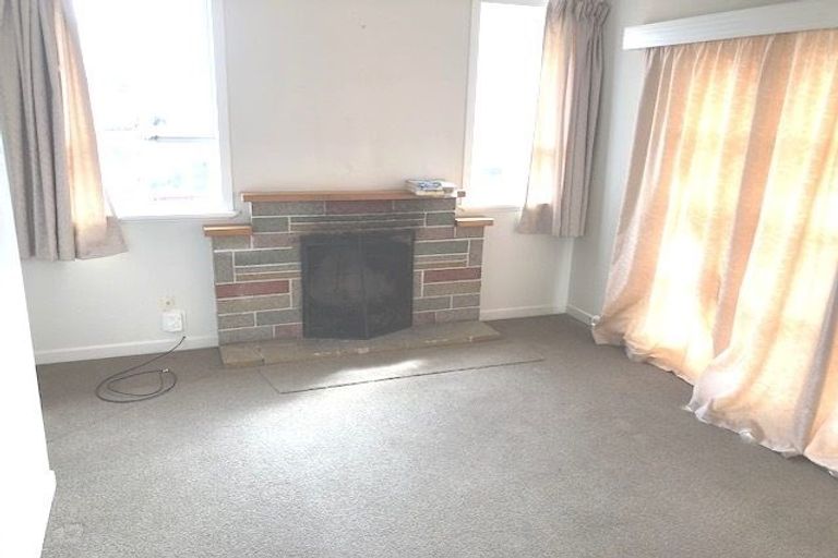 Photo of property in 16 Pomaria Road, Henderson, Auckland, 0610