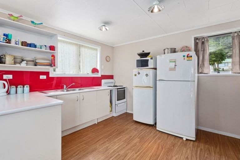 Photo of property in 10 Para-rauaruhe Crescent, Te Kaha, 3199