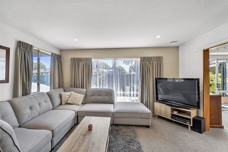 Photo of property in 100a Withells Road, Avonhead, Christchurch, 8042