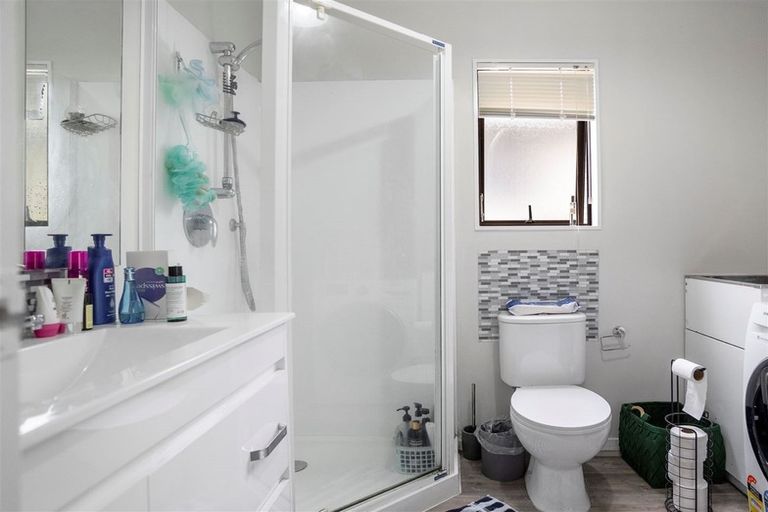 Photo of property in 53 Universal Drive, Henderson, Auckland, 0610