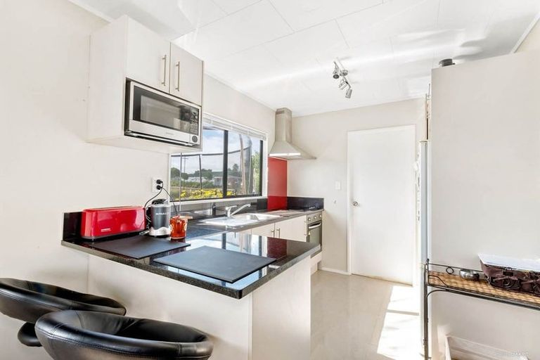 Photo of property in 23 Riverton Drive, Randwick Park, Auckland, 2105