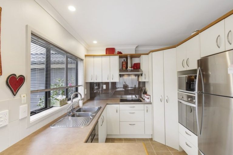 Photo of property in 13 Dowman Place, Te Puke, 3119