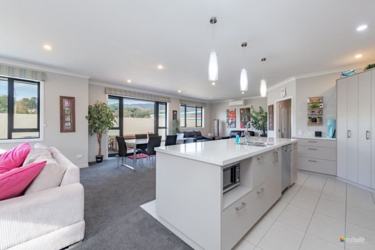 Photo of property in 9 Vernon Grove, Brown Owl, Upper Hutt, 5018