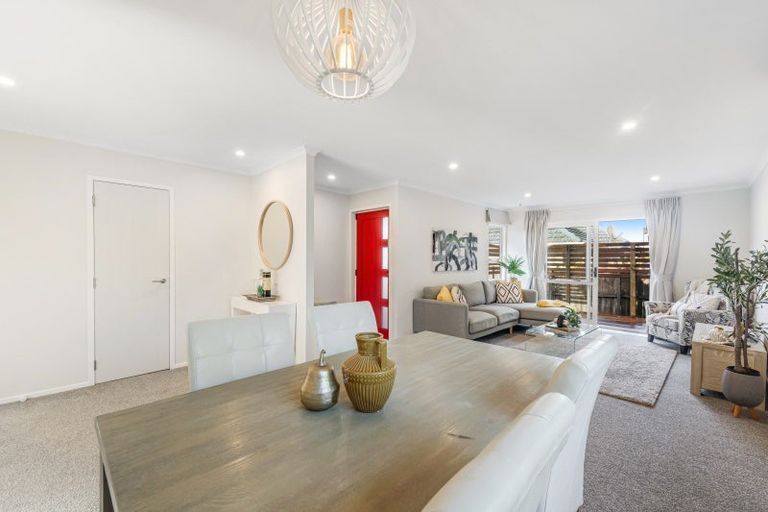 Photo of property in 10a Tomintoul Place, Highland Park, Auckland, 2010