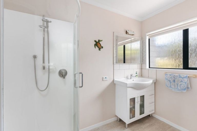 Photo of property in 16 Margaret Drive, Omokoroa, 3114