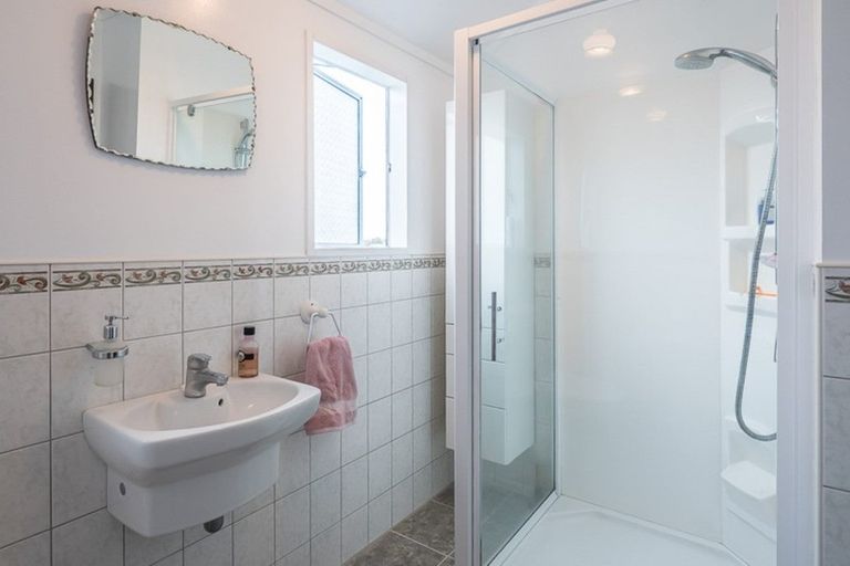 Photo of property in 2 Awanui Drive, Waikanae, 5036