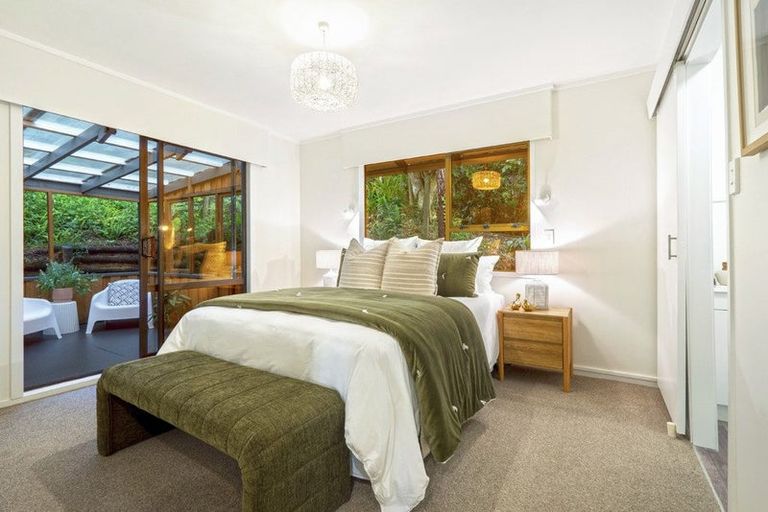 Photo of property in 32 Rosecamp Road, Beach Haven, Auckland, 0626