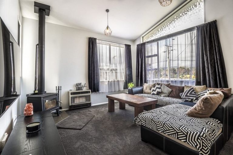 Photo of property in 5 Walton Road, Paraparaumu Beach, Paraparaumu, 5032