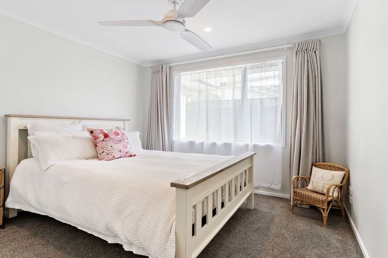 Photo of property in 6 Davey Crescent, Orewa, 0931