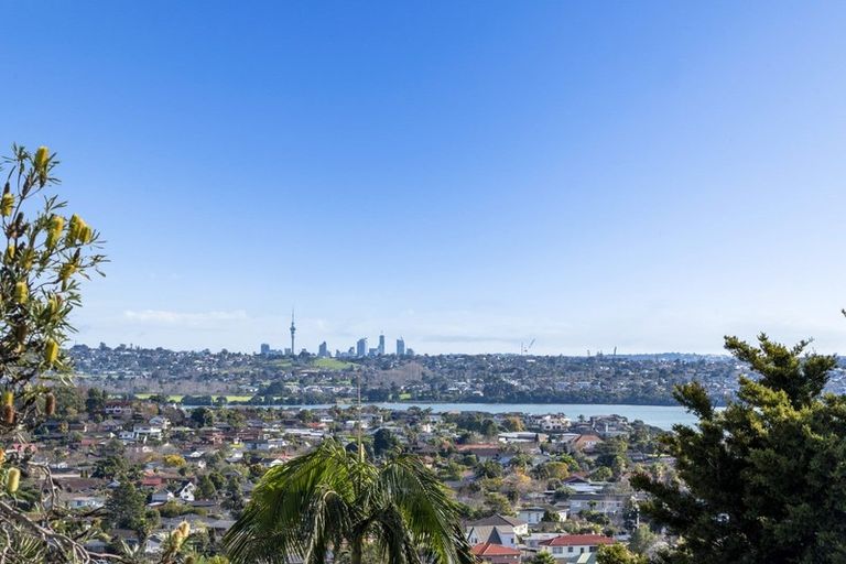 Photo of property in 2/8 Gills Road, Bucklands Beach, Auckland, 2014