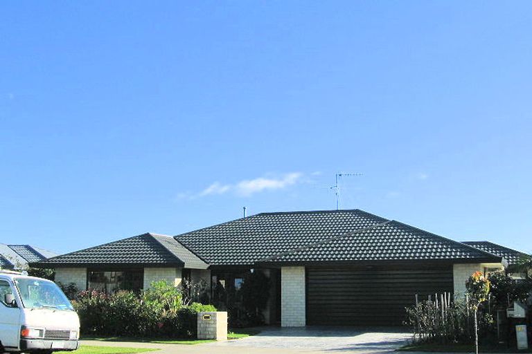 Photo of property in 116 Realm Drive, Paraparaumu, 5032