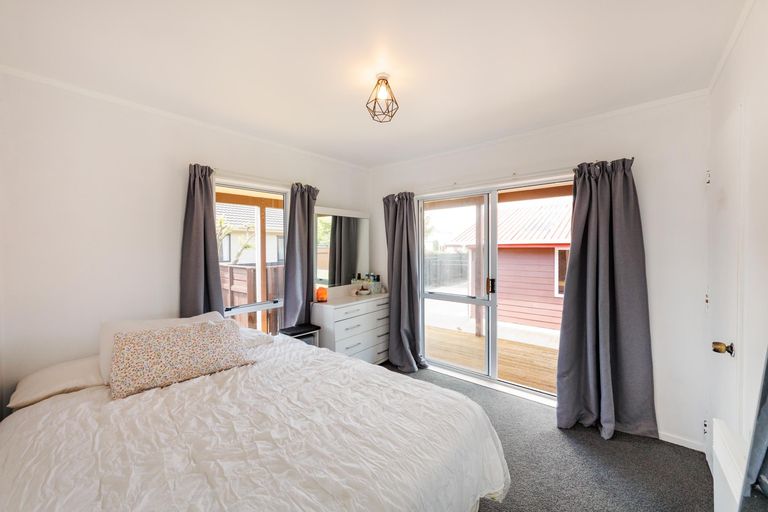 Photo of property in 21 Dalfield Place, Highbury, Palmerston North, 4412