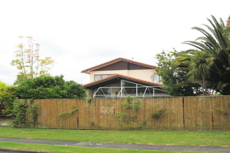 Photo of property in 18 Walter Strevens Drive, Conifer Grove, Takanini, 2112
