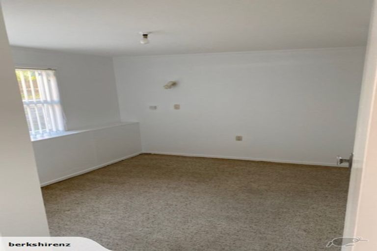 Photo of property in 73 Waimumu Road, Massey, Auckland, 0614