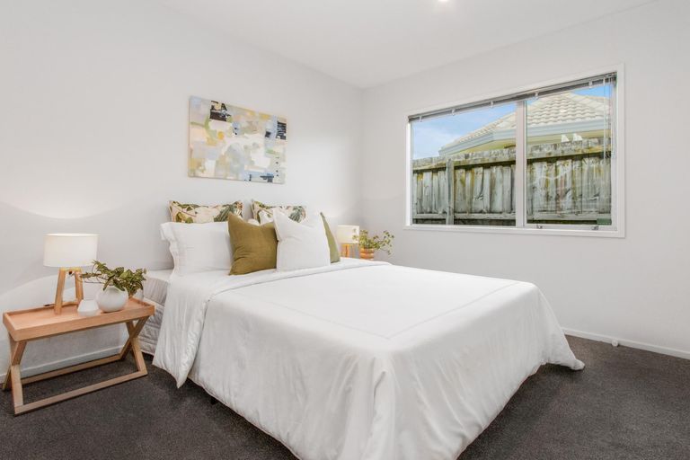 Photo of property in 37 Lothian Brae, Wattle Downs, Auckland, 2103