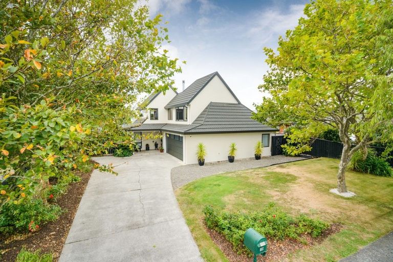 Photo of property in 135 Summerhill Drive, Fitzherbert, Palmerston North, 4410