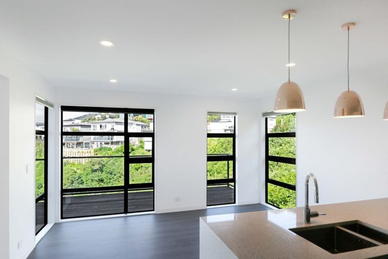 Photo of property in 6 Satchell Way, Kaiwharawhara, Wellington, 6035