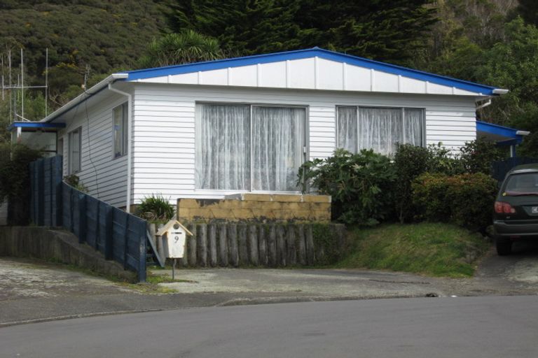 Photo of property in 9 Harlow Grove, Wainuiomata, Lower Hutt, 5014