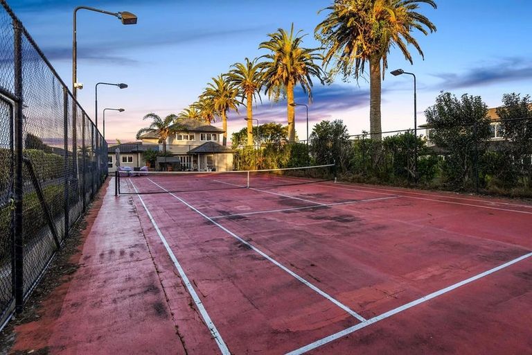 Photo of property in 184 Kohimarama Road, Kohimarama, Auckland, 1071