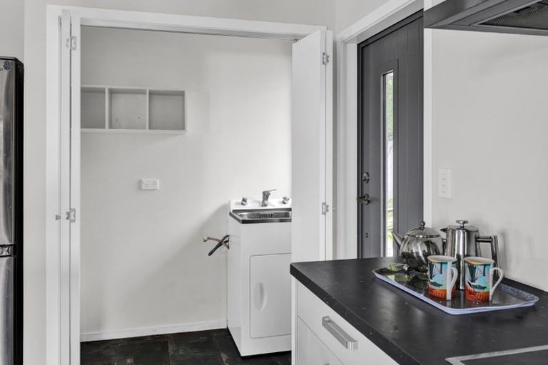 Photo of property in 102 Seaview Road, Westown, New Plymouth, 4310