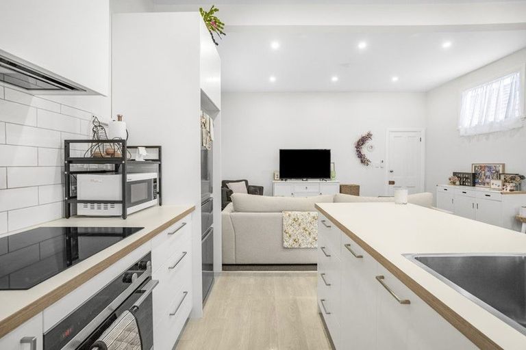 Photo of property in 16 Herald Street, Berhampore, Wellington, 6023