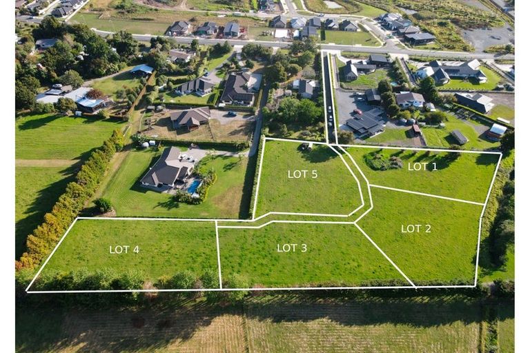 Photo of property in 15 Sands Road, Glenbervie, 0173