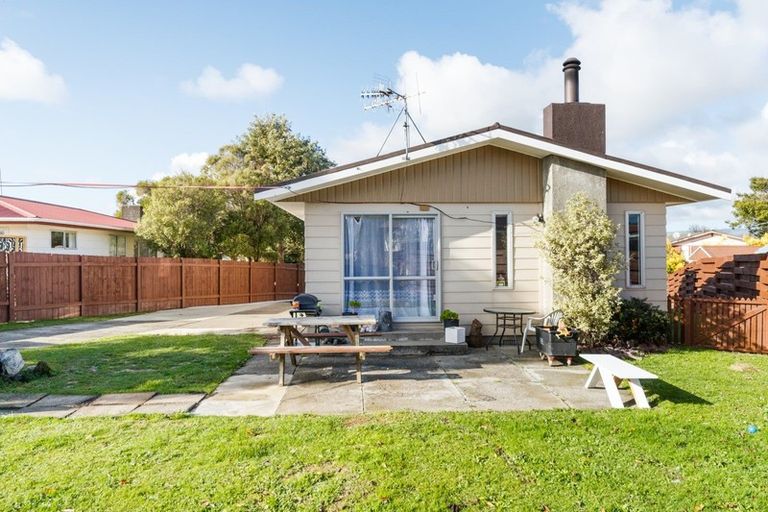 Photo of property in 9 Lyndale Place, Kelvin Grove, Palmerston North, 4414