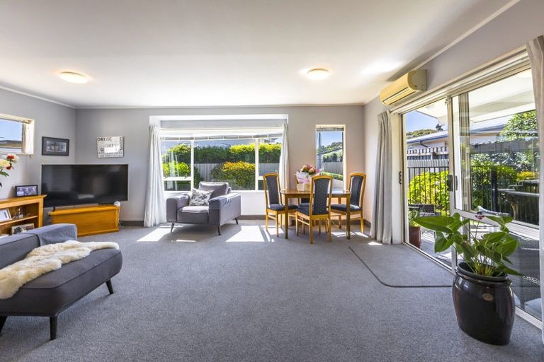 Photo of property in 2/2 Anzac Avenue, Onekawa, Napier, 4110