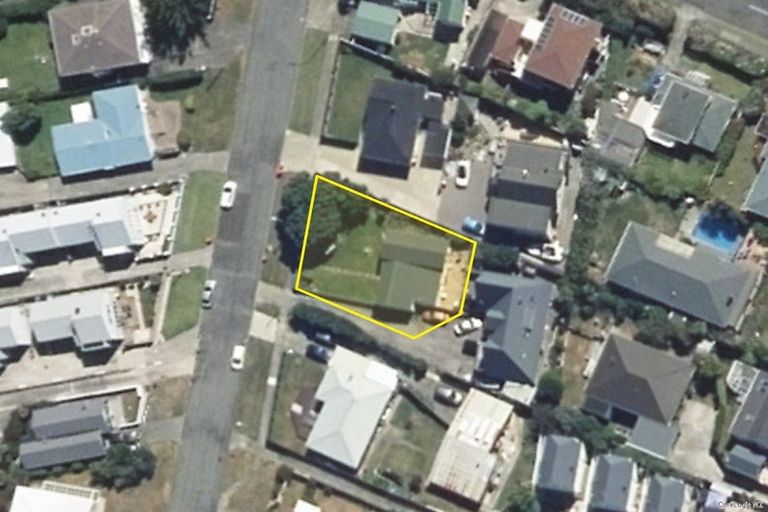 Photo of property in 10 Lambley Road, Titahi Bay, Porirua, 5022