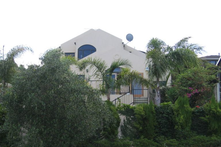 Photo of property in 2/27 Commodore Parry Road, Castor Bay, Auckland, 0620