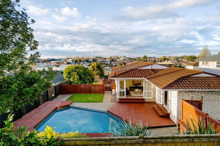 Photo of property in 52 Macdonald Road, Glenview, Hamilton, 3206