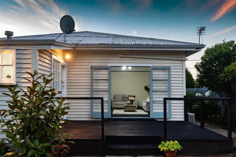 Photo of property in 100 Rose Street, Somerfield, Christchurch, 8024