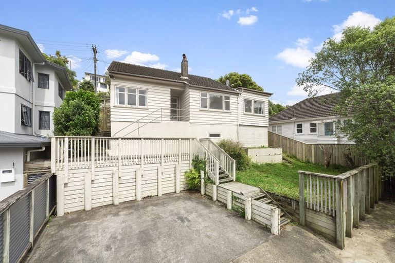 Photo of property in 15 Aplin Terrace, Ngaio, Wellington, 6035