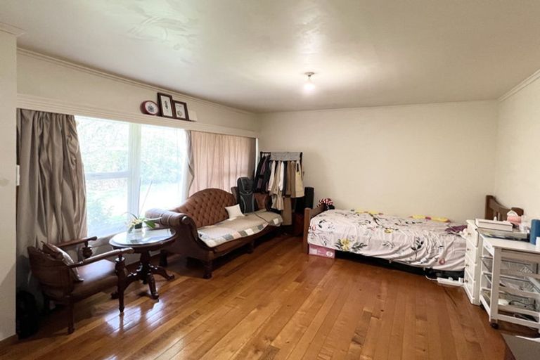 Photo of property in 1 Marsh Avenue, Forrest Hill, Auckland, 0620