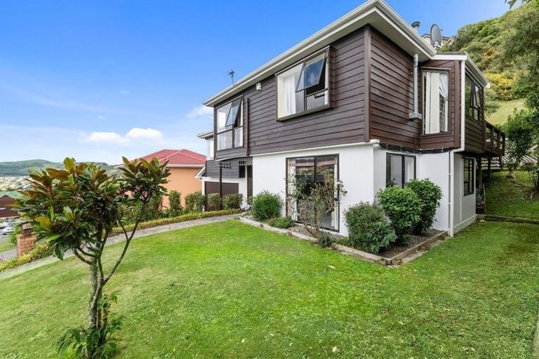 Photo of property in 18 Ordley Grove, Tawa, Wellington, 5028