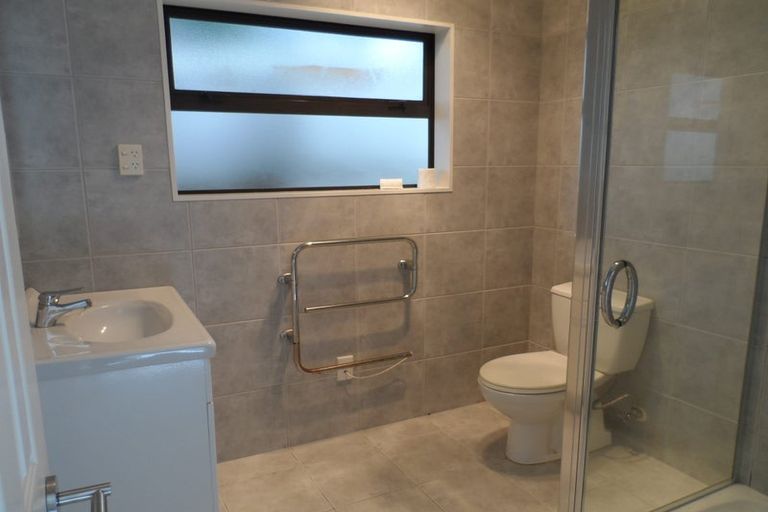 Photo of property in 12 Spoonbill Place, Unsworth Heights, Auckland, 0632